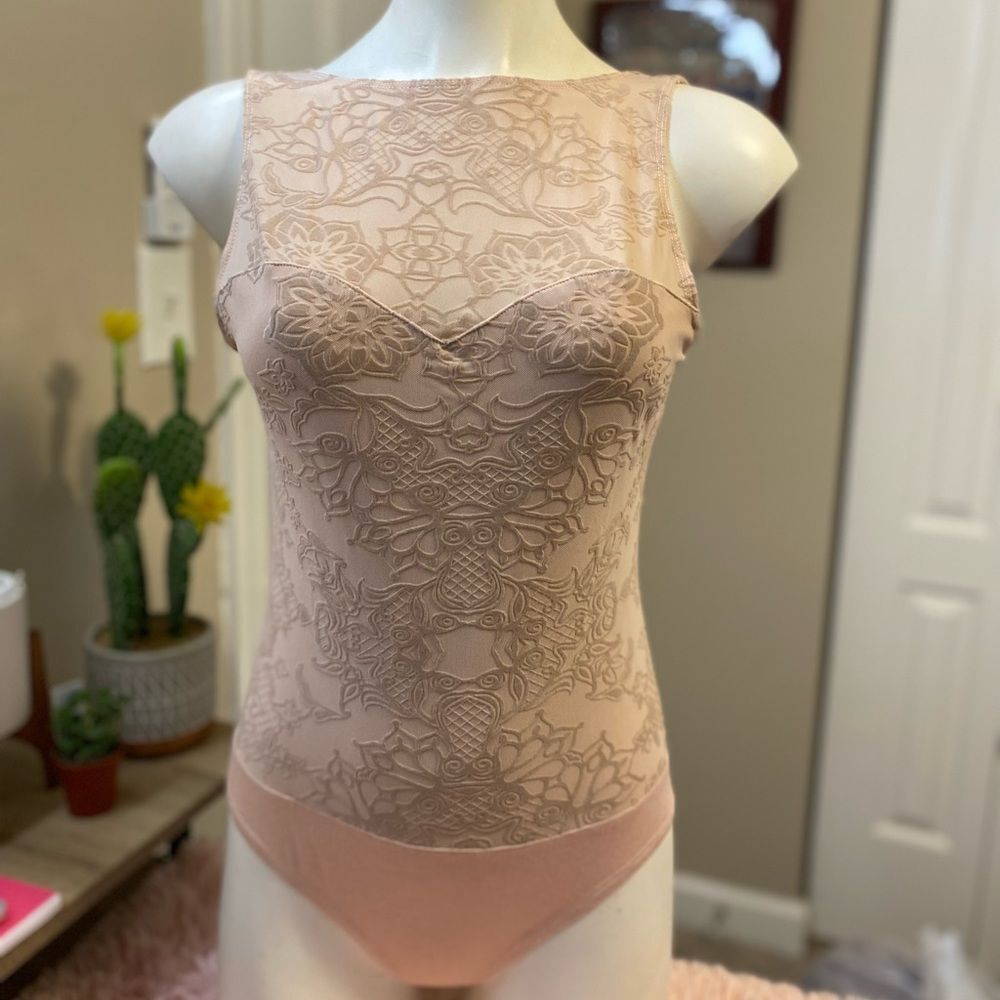 Fourteenth Place Bodysuit Womens Small Nude Pink Lace Illusion Low Open Scoop Ba